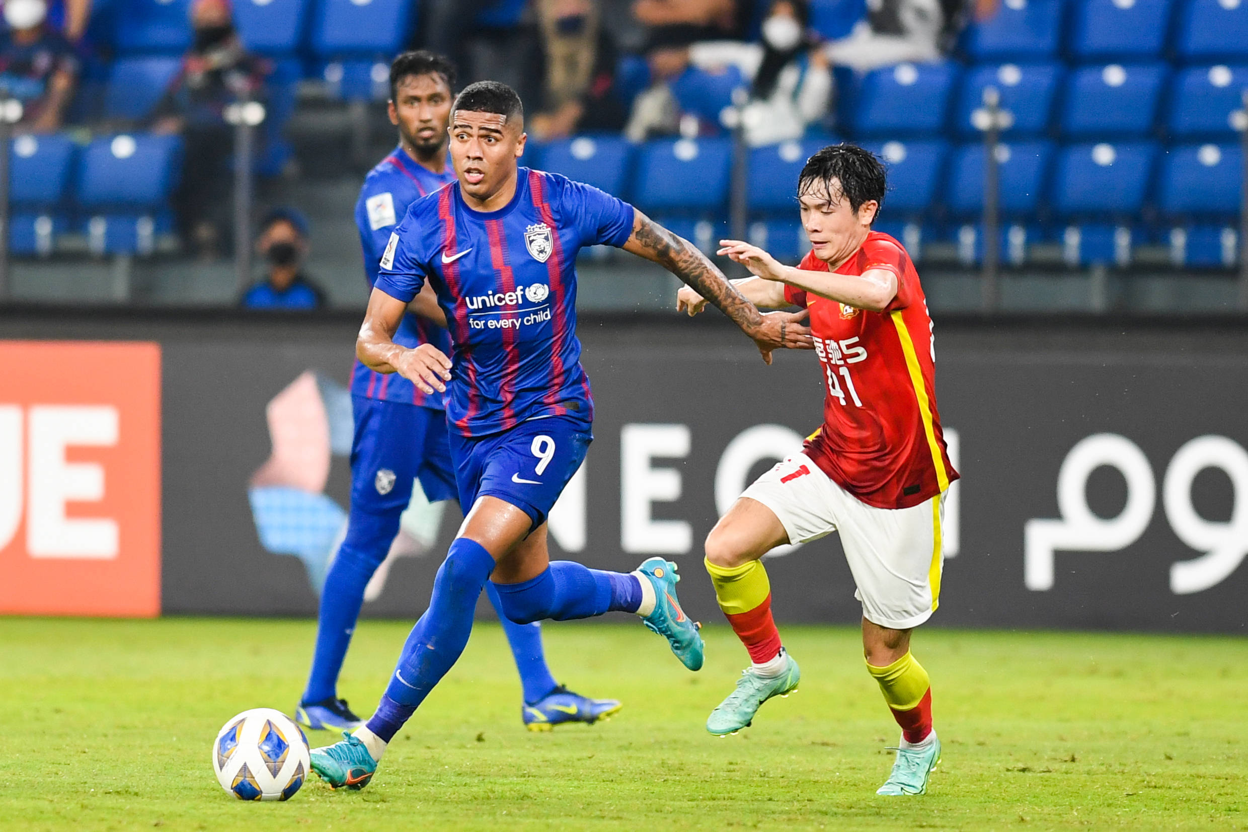 开元棋牌官网-亚冠赛场上各队实力对比，竞争格外激烈的简单介绍